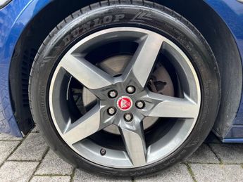 Jaguar XE R-SPORT