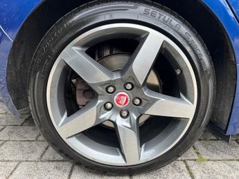 Jaguar XE R-SPORT
