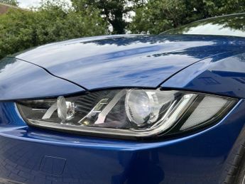 Jaguar XE R-SPORT