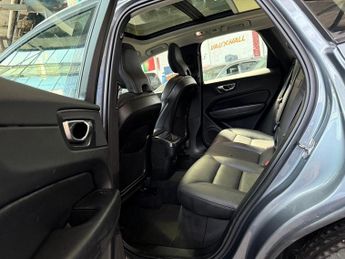 Volvo XC60 B4 MOMENTUM