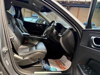 Volvo XC60 B4 MOMENTUM