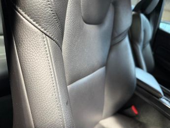 Volvo XC60 B4 MOMENTUM