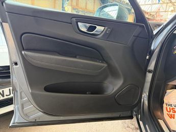 Volvo XC60 B4 MOMENTUM