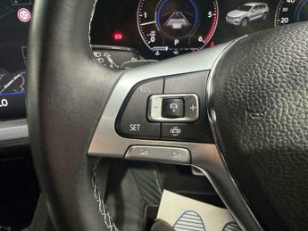 Volkswagen Touareg 3.0 Touareg V6 R-Line Tech TDI Auto 4WD 5dr