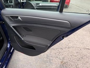Volkswagen Golf SE NAVIGATION TDI BLUEMOTION TECHNOLOGY DSG