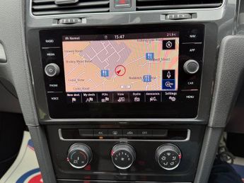 Volkswagen Golf SE NAVIGATION TDI BLUEMOTION TECHNOLOGY DSG