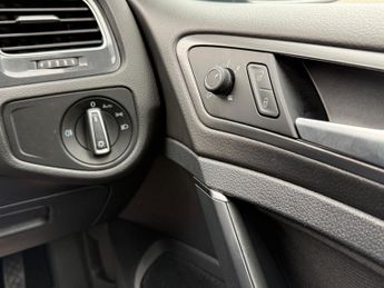 Volkswagen Golf SE NAVIGATION TDI BLUEMOTION TECHNOLOGY DSG