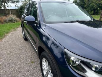 Volkswagen Tiguan 2.0 TDI BlueMotion Tech SE SUV 5dr Diesel DSG 4WD Euro 5 (s/s) (
