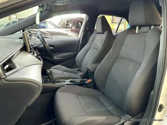 Toyota Corolla ICON TECH [SAT NAV, HEATED SEATS & REVERSE CAMERA]