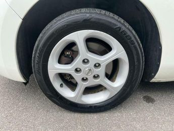 Nissan Leaf 30kWh Acenta Auto 5dr