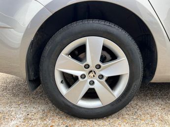 Skoda Octavia 1.6 TDI SE Estate 5dr Diesel DSG Euro 6 (s/s) (115 ps)