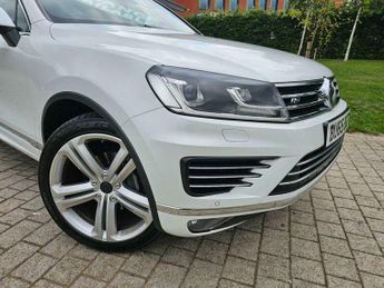 Volkswagen Touareg 3.0 TDI V6 BlueMotion Tech R-Line Tiptronic 4WD Euro 6 (s/s) 5dr