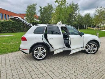Volkswagen Touareg 3.0 TDI V6 BlueMotion Tech R-Line Tiptronic 4WD Euro 6 (s/s) 5dr