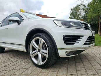 Volkswagen Touareg 3.0 TDI V6 BlueMotion Tech R-Line Tiptronic 4WD Euro 6 (s/s) 5dr