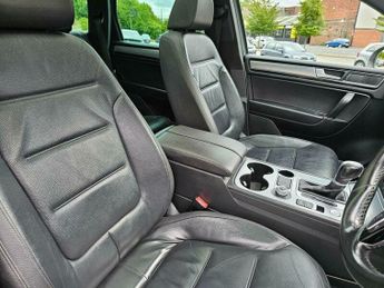 Volkswagen Touareg 3.0 TDI V6 BlueMotion Tech R-Line Tiptronic 4WD Euro 6 (s/s) 5dr
