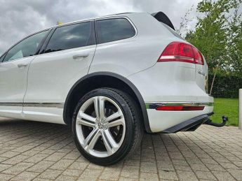 Volkswagen Touareg 3.0 TDI V6 BlueMotion Tech R-Line Tiptronic 4WD Euro 6 (s/s) 5dr
