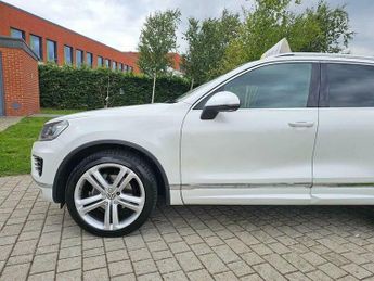 Volkswagen Touareg 3.0 TDI V6 BlueMotion Tech R-Line Tiptronic 4WD Euro 6 (s/s) 5dr