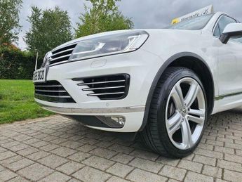 Volkswagen Touareg 3.0 TDI V6 BlueMotion Tech R-Line Tiptronic 4WD Euro 6 (s/s) 5dr