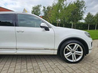 Volkswagen Touareg 3.0 TDI V6 BlueMotion Tech R-Line Tiptronic 4WD Euro 6 (s/s) 5dr