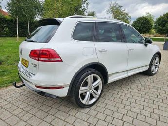 Volkswagen Touareg 3.0 TDI V6 BlueMotion Tech R-Line Tiptronic 4WD Euro 6 (s/s) 5dr