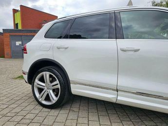Volkswagen Touareg 3.0 TDI V6 BlueMotion Tech R-Line Tiptronic 4WD Euro 6 (s/s) 5dr