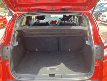 Renault Captur 1.5 dCi ENERGY Signature Nav SUV 5dr Diesel Auto Euro 6 (s/s) (9