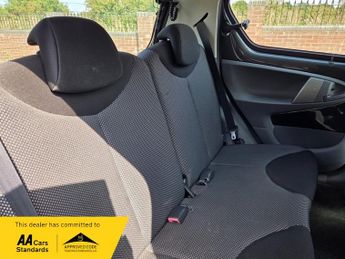 Toyota AYGO 1.0 VVT-i + Hatchback 5dr Petrol MultiMode Euro 5 (67 ps)