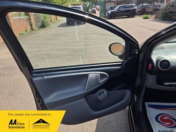 Toyota AYGO 1.0 VVT-i + Hatchback 5dr Petrol MultiMode Euro 5 (67 ps)