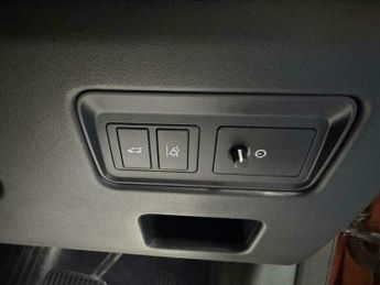 Land Rover Discovery 3.0 Discovery First Edition TD6 Auto 4WD 5dr