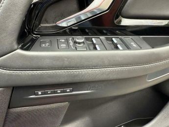 Land Rover Range Rover Evoque 1.5 P300e 12.2kWh R-Dynamic HSE Auto 4WD Euro 6 (s/s) 5dr