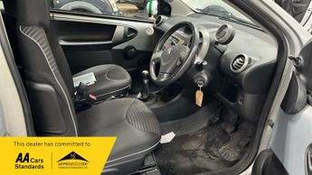Peugeot 107 1.0 12V Allure Hatchback 3dr Petrol Manual Euro 5 (68 ps)