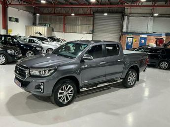 Toyota Hilux 2.4 D-4D Invincible X Auto 4WD Euro 6 4dr (TSS, 3.5t)