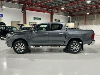 Toyota Hilux 2.4 D-4D Invincible X Auto 4WD Euro 6 4dr (TSS, 3.5t)