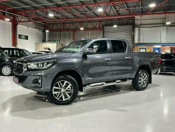 Toyota Hilux 2.4 D-4D Invincible X Auto 4WD Euro 6 4dr (TSS, 3.5t)