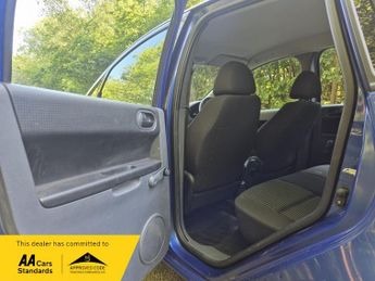 Mitsubishi Colt ATTIVO 1.1