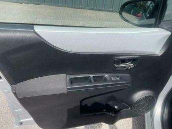 Toyota Yaris 1.5 VVT-h T Spirit CVT Euro 5 5dr