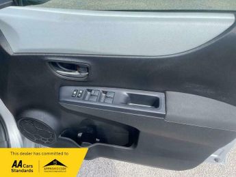 Toyota Yaris 1.33 Dual VVT-i Design Euro 6 5dr
