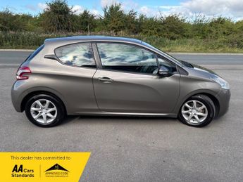 Peugeot 208 1.4 HDI DIESEL ACTIVE £20 TAX BLUETOOTH DAB TOUCHSCREEN RADIO CR