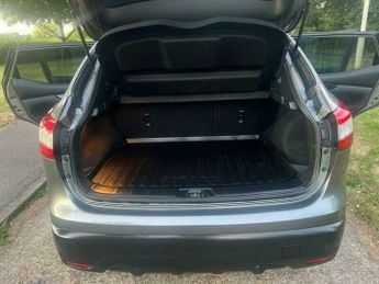 Nissan Qashqai 1.6 dCi N-Connecta XTRON 2WD Euro 6 (s/s) 5dr