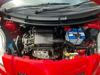 Toyota Yaris 1.3 VVT-i SR 5dr