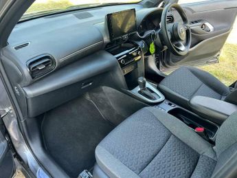 Toyota Yaris 1.5 Hybrid Design 5dr CVT
