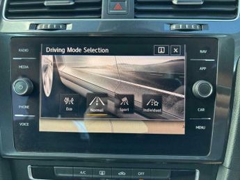 Volkswagen Golf 1.6 TDI SE Nav DSG Euro 6 (s/s) 5dr