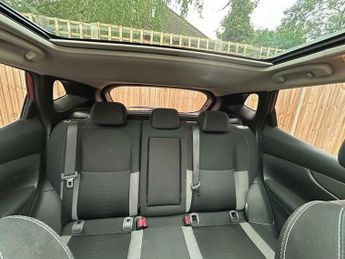 Nissan Qashqai 1.2 DIG-T N-Connecta XTRON Euro 6 (s/s) 5dr