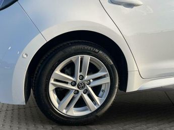 Toyota Corolla 1.8 VVT-h Icon Tech CVT Euro 6 (s/s) 5dr