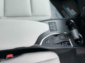 Lexus UX 250H F SPORT DESIGN