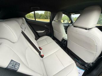 Lexus UX 250H F SPORT DESIGN