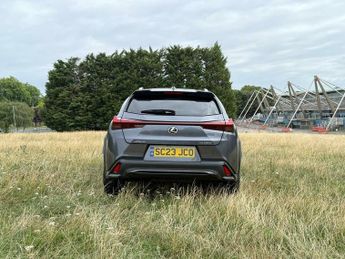 Lexus UX 250H F SPORT DESIGN