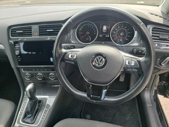 Volkswagen Golf E-GOLF
