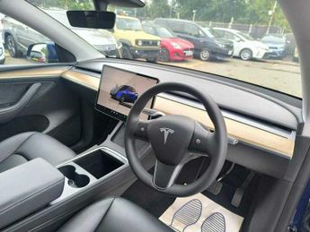 Tesla Model Y LONG RANGE AWD