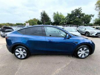 Tesla Model Y LONG RANGE AWD